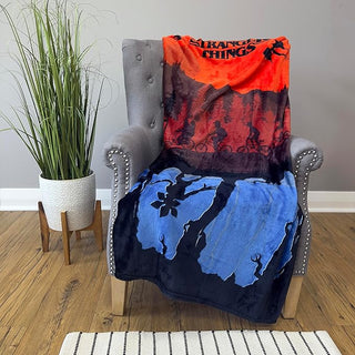 Stranger Things Fleece Throw Blanket - Midnight Upside Down Design - 100% Polyester - 100 x 150cm