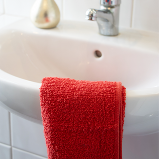 K Collection 10 Piece Egyptian Cotton Towel Set - 100% Cotton -  4 x Face, 4 x Face & 2 x Bath - Red Design